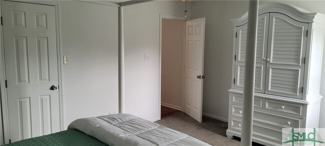 Building Photo - 8 Wyckfield Ct