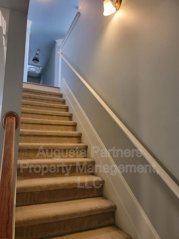 Building Photo - 325 Bellhaven Dr