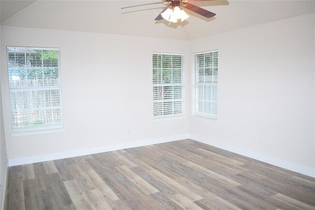 Building Photo - 3810 Newland Dr