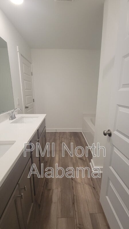 Building Photo - 7597 Discovery Pt Dr NW