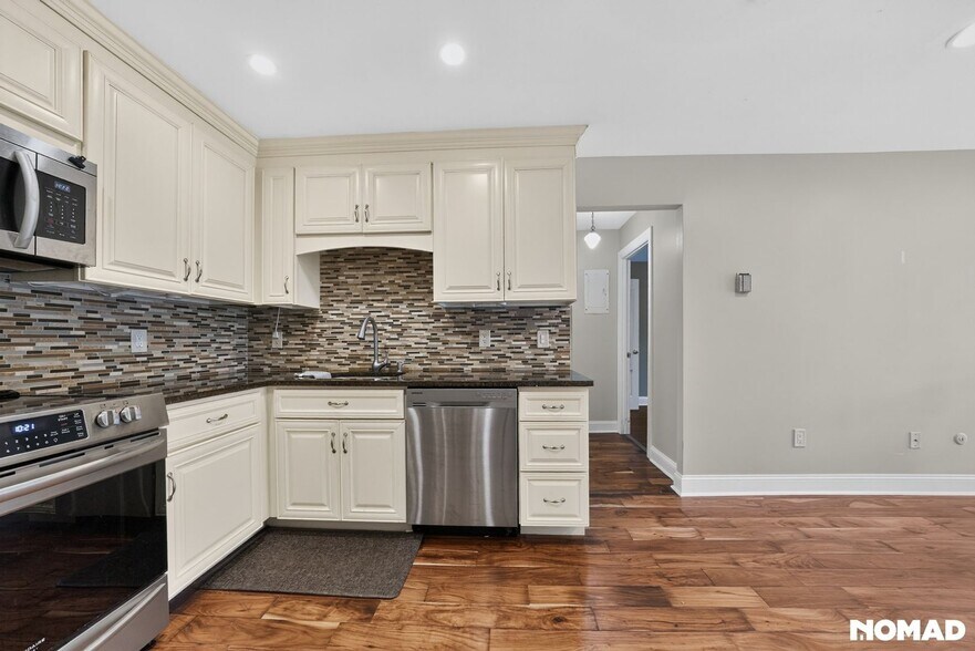 Building Photo - 5 Loudon Dr