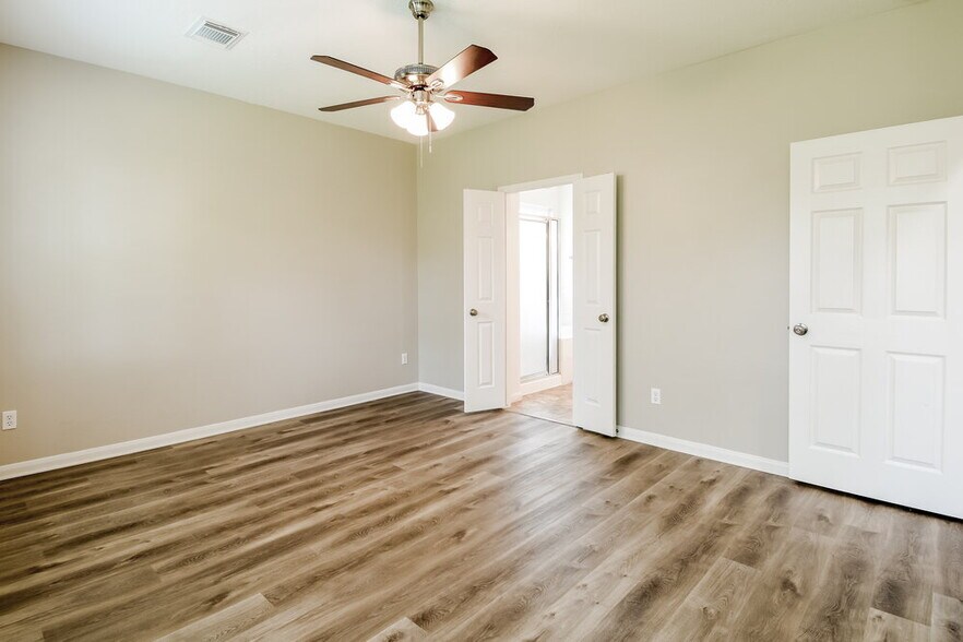 Building Photo - 403 Cedar Lake Dr