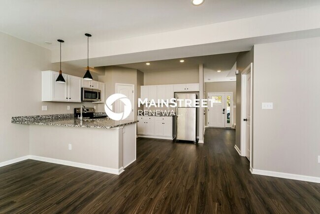 Building Photo - 3 Bedroom Pet-Friendly Home in Jeffersonville, IN with Main Street Renewal