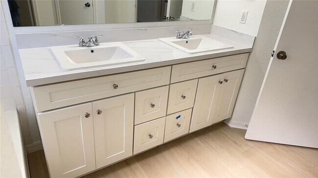 Building Photo - 7350 Westpointe Blvd