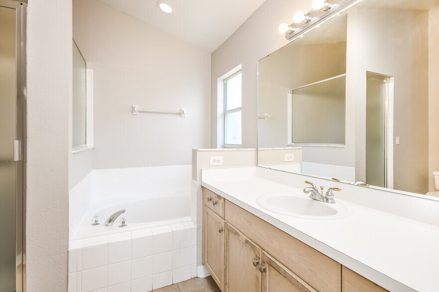 Building Photo - 234 Bay Meadow Dr