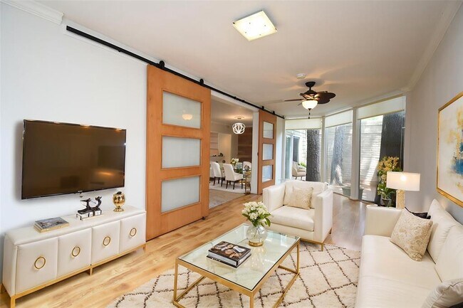 Building Photo - 201 Vanderpool Ln