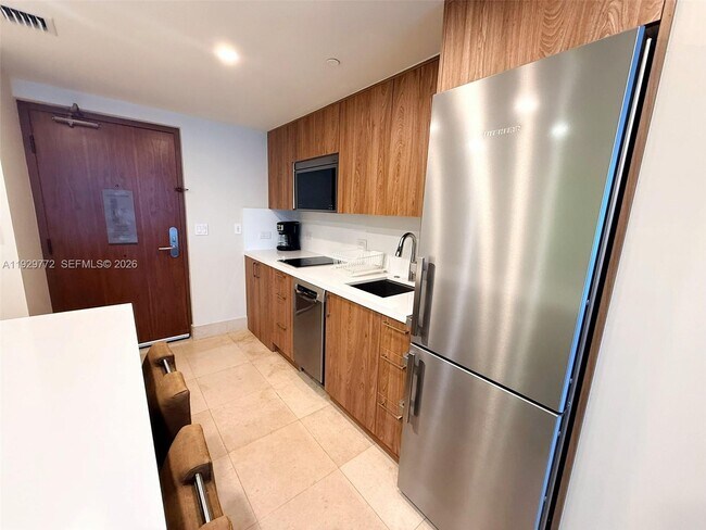 Building Photo - 6801 Collins Ave