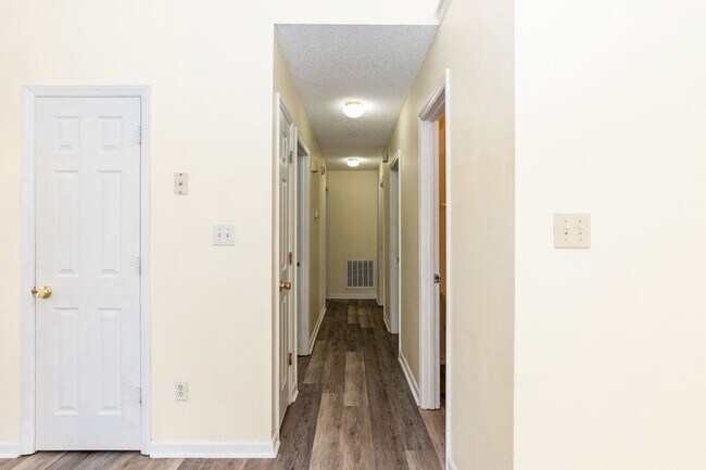 Building Photo - Gorgeous 3 Bedroom Home in Raleigh