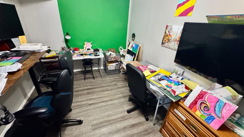 Building Photo - 1360 W Evergreen Ave