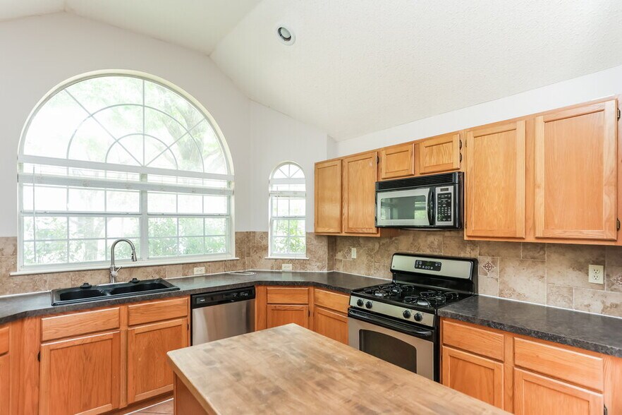 Building Photo - 4708 Misty Ridge Dr
