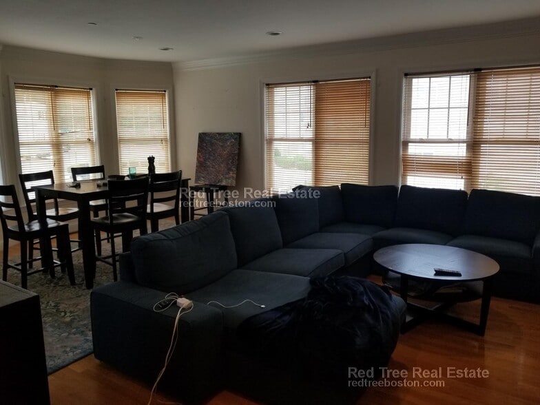 Building Photo - 117 Union St