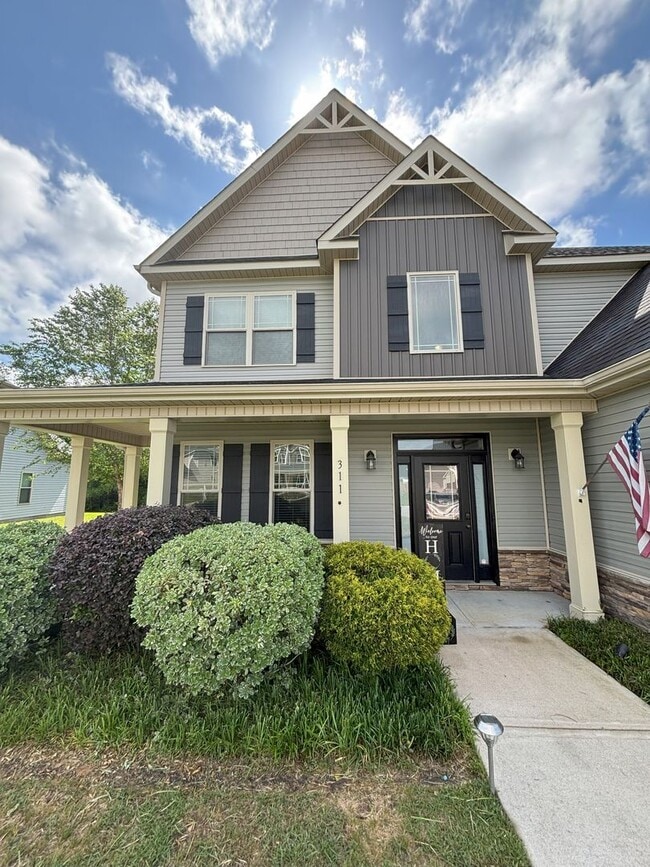 Building Photo - Big & Beautiful on Bear Run!