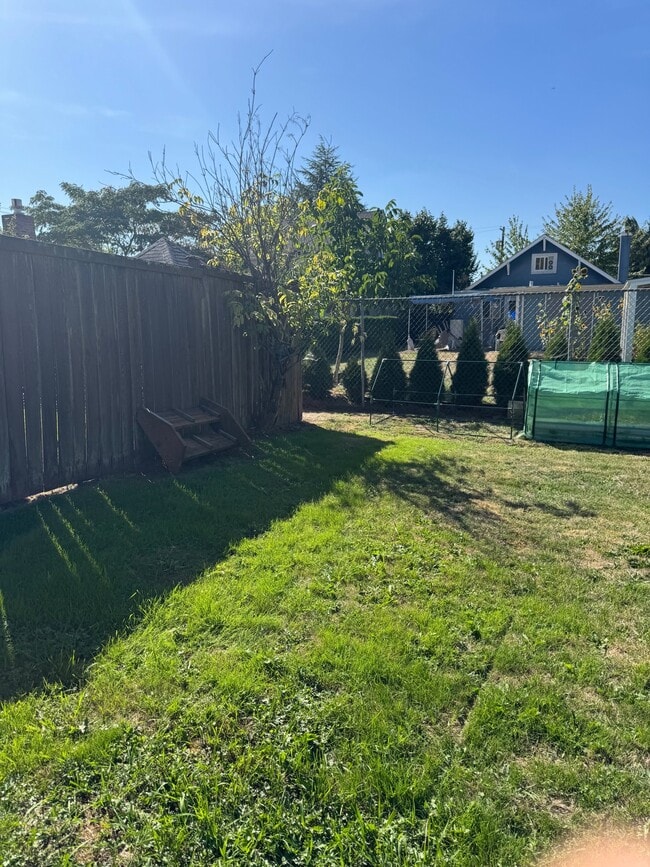 Building Photo - 207 Kansas St SW