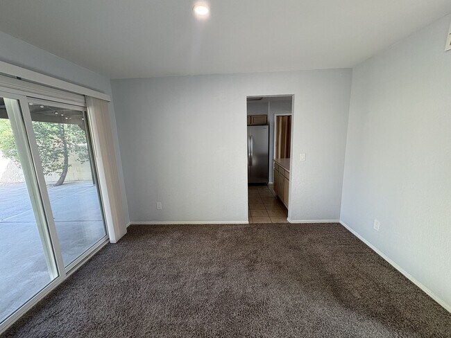 Building Photo - Beautiful eastside location