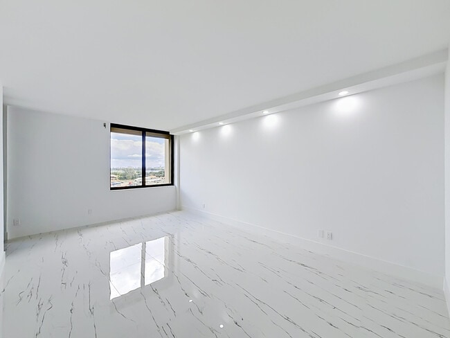 Building Photo - 2480 Presidential Way