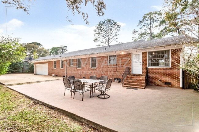 Building Photo - Charming Brick Ranch with Modern Comforts in Mobile!
