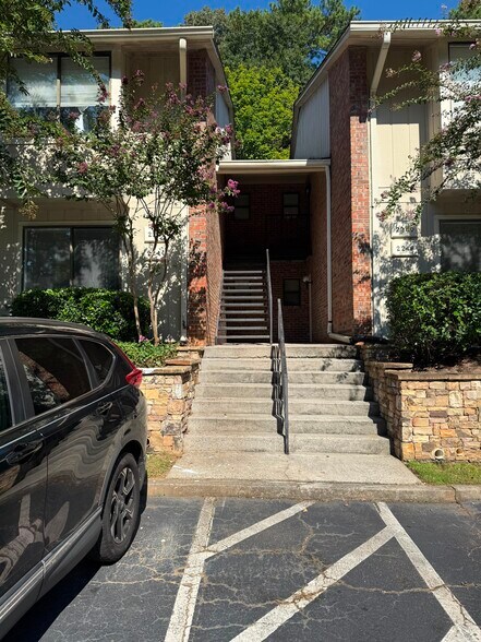 Building Photo - 2244 Runnymead Rdg SE