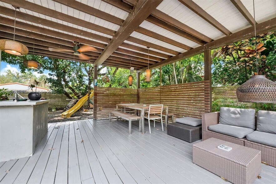 Building Photo - 5800 SW 50th Ter