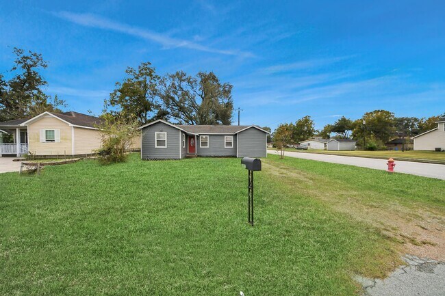 Building Photo - 6817 Anderson St