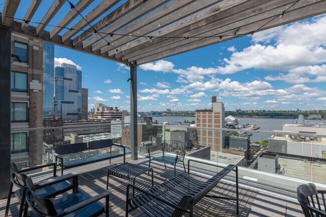 Building Photo - 547 W 47th St