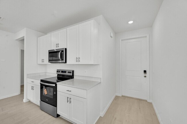 Building Photo - 575 Salisbury Cir