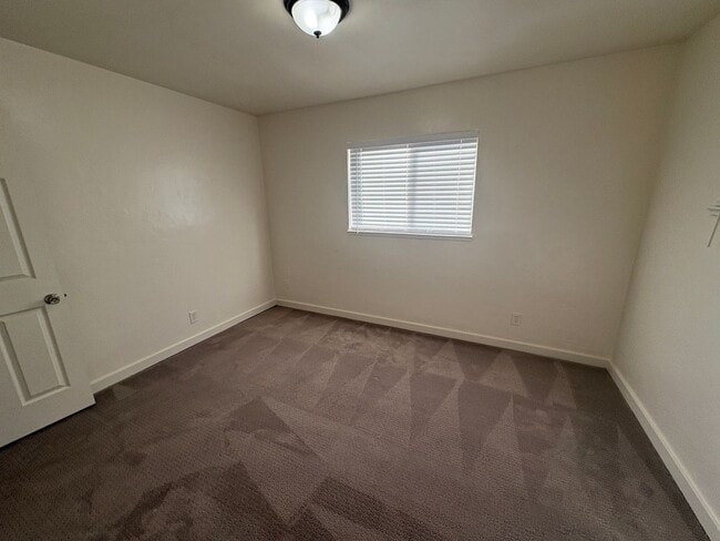 Building Photo - $1000 off first months rent!!  Spacious 4 bedroom 2 bath house with large backyard!