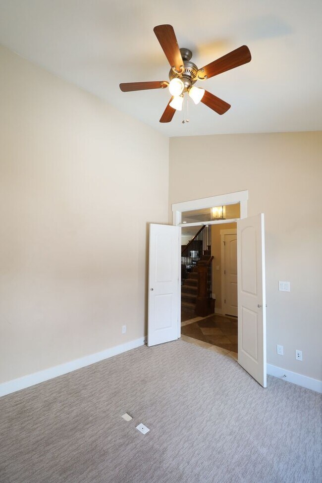 Building Photo - Large Pet Friendly House in the Foothills of Provo