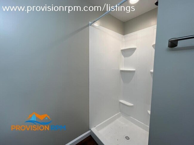 Building Photo - 928 Victory Avenue - C