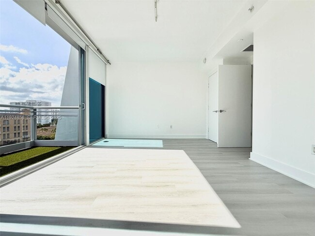 Building Photo - 2950 NE 188th St