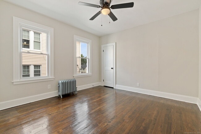 Building Photo - 279 Linwood St
