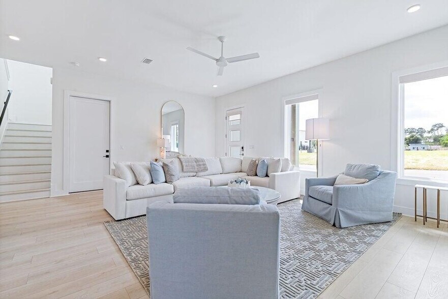 Building Photo - 68 Sarah St