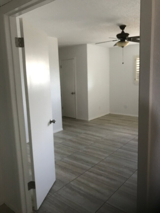 Building Photo - 10432 Seawood Dr