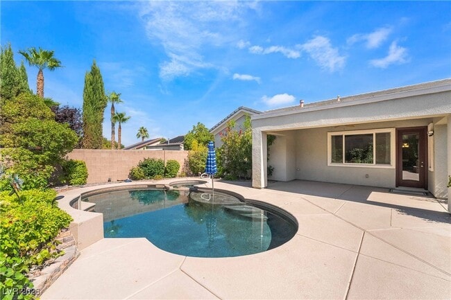 Building Photo - 2475 Blackcraig St