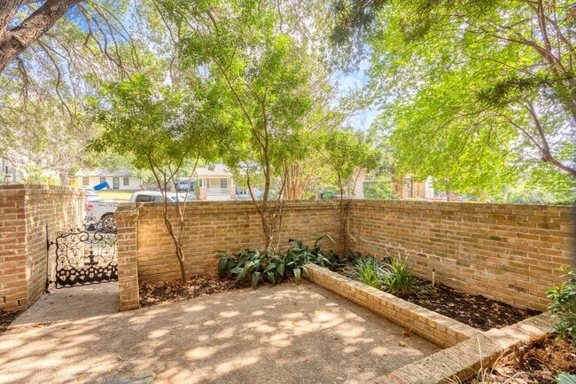 Building Photo - ALAMO HEIGHTS  |  TOWNHOME  |  REMODELED  ...