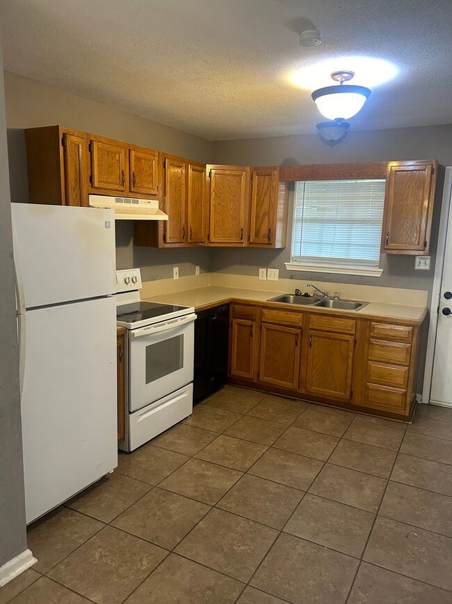 Building Photo - Apartment For Rent In Maplewood