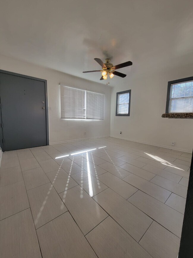 Building Photo - 1315 W 101st St