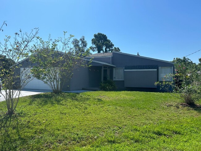 Primary Photo - 3/2/2 with fenced yard located in Indian R...