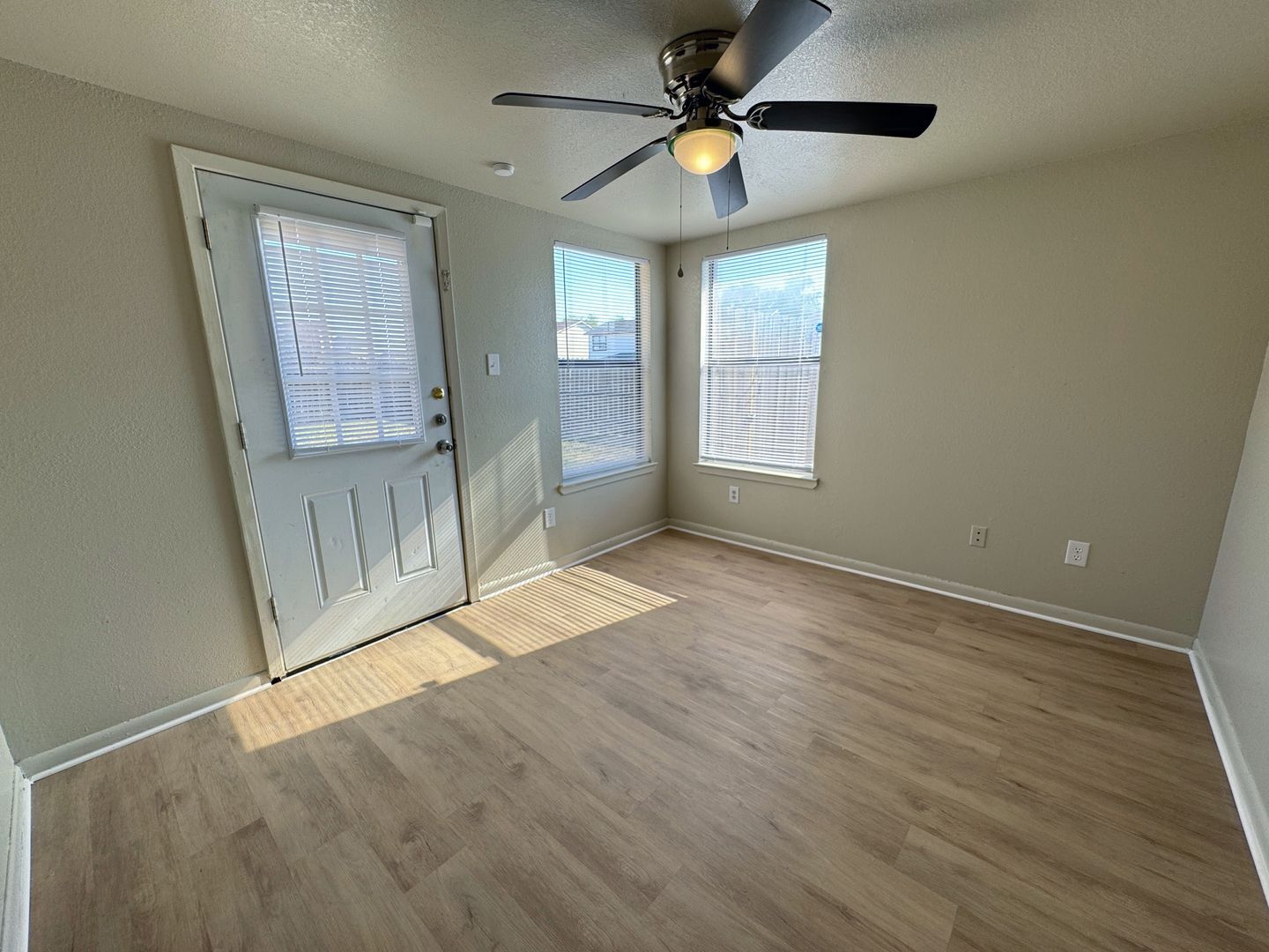 Building Photo - 1203 Monroe Loop