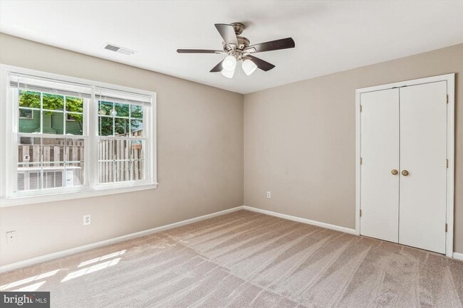 Building Photo - 102 Barnsfield Ct