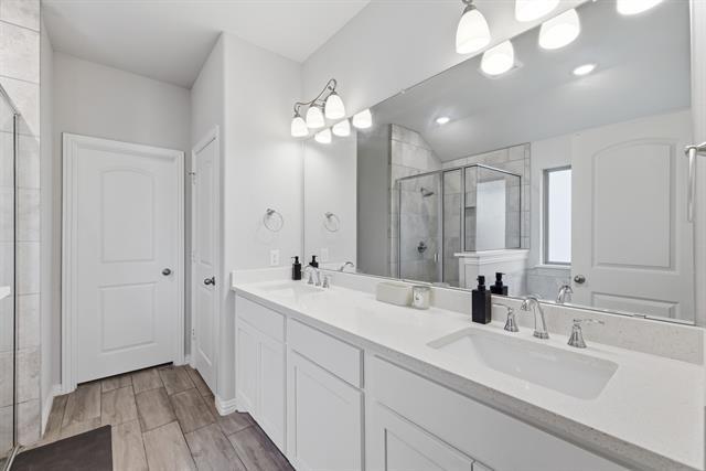 Building Photo - 6204 Thunderwing Dr