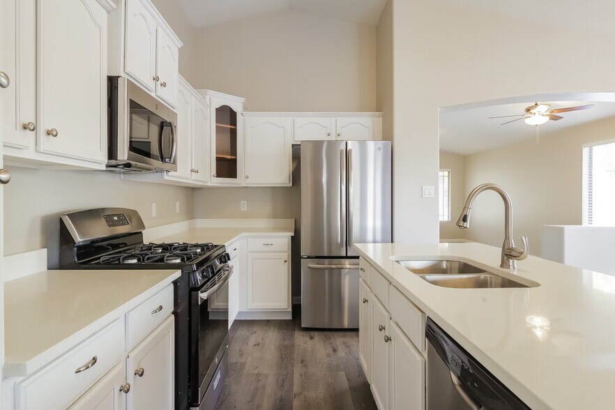 Building Photo - 13284 W Port Au Prince Ln