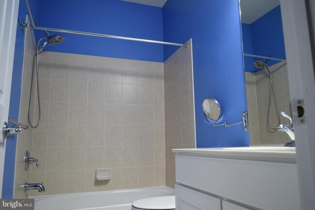 Building Photo - 2251 Oberlin Dr