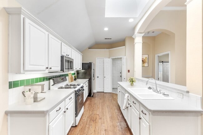 Building Photo - 8013 Springmoss Dr