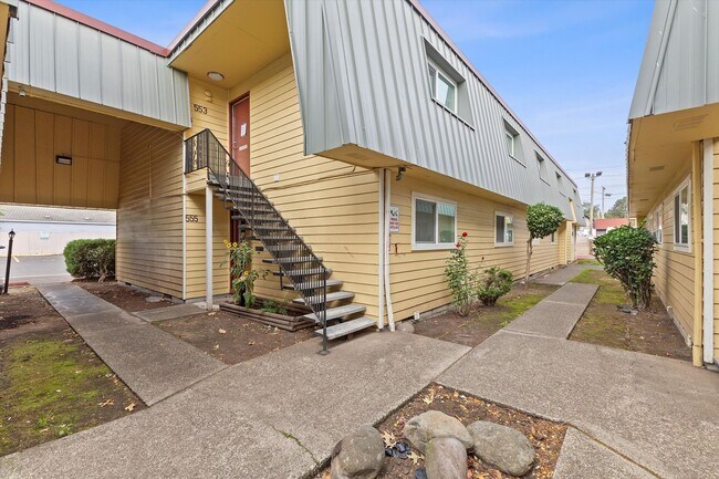 Building Photo - Executive East