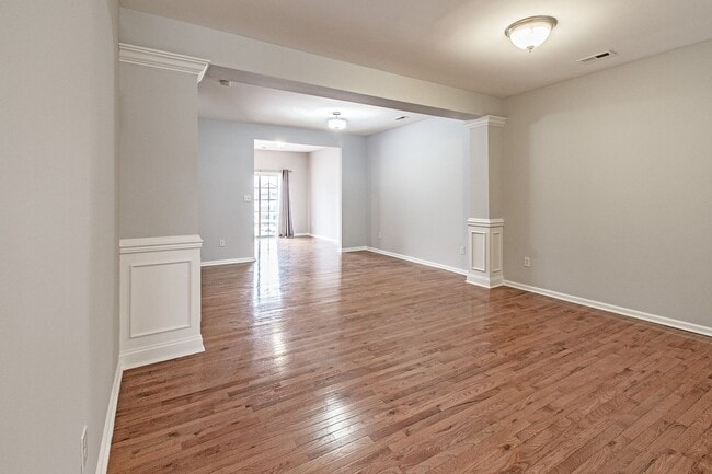 Building Photo - Middletown - 3 bedroom, 2.5 bath townhome