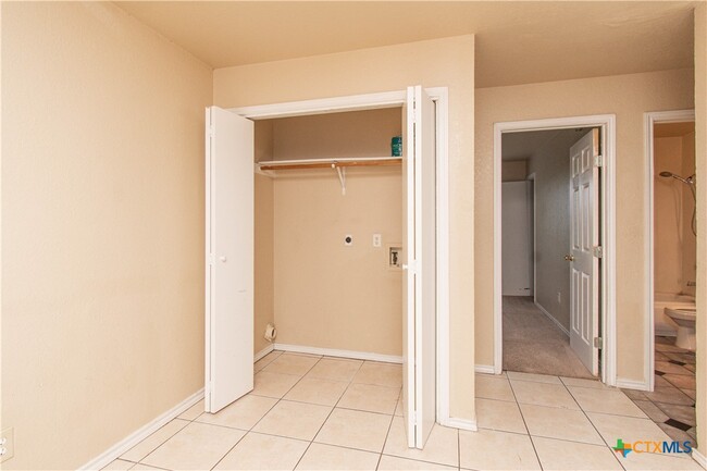 Building Photo - 1602 Benttree Dr