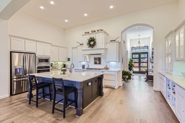 Building Photo - Available Now: Gorgeous 4 Bed/3.5 Bath wit...
