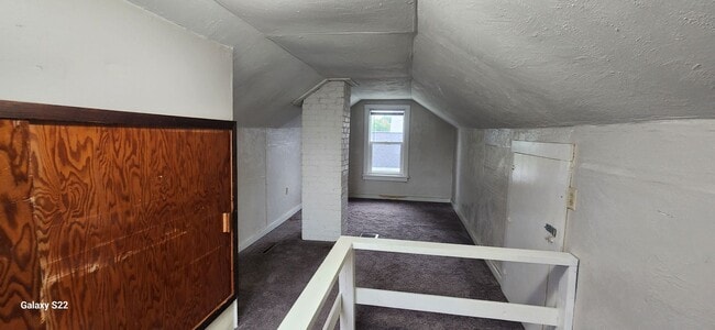 Building Photo - 318 E 15th St N