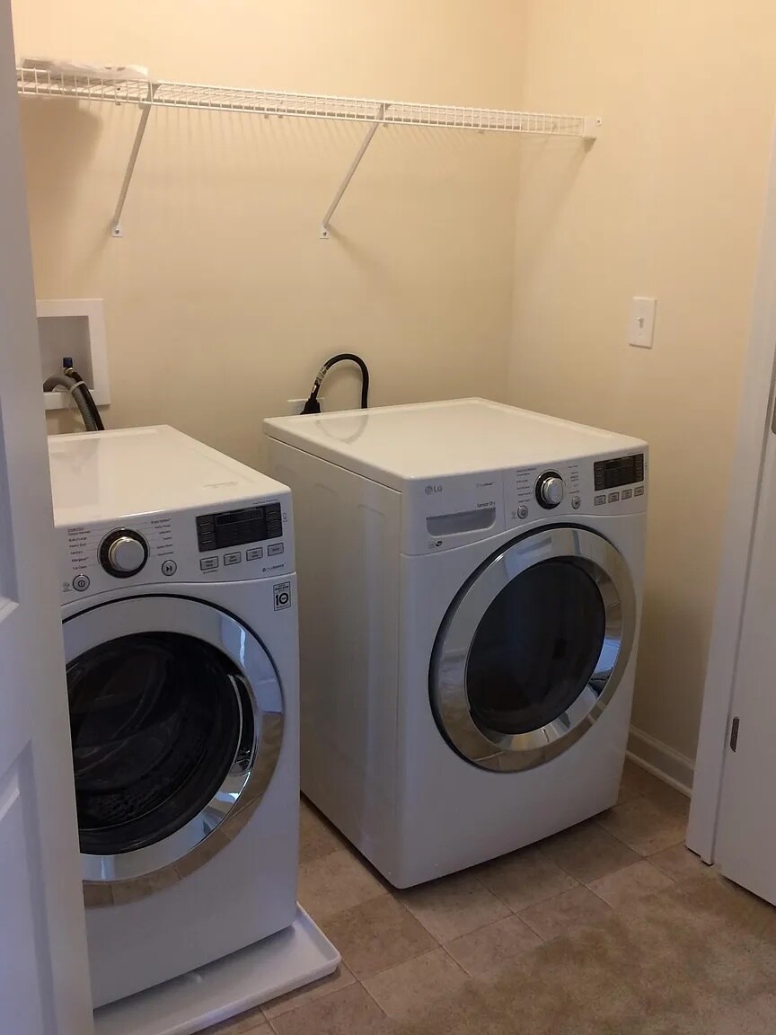 Washer/ Dryer - 535 Liam Pl