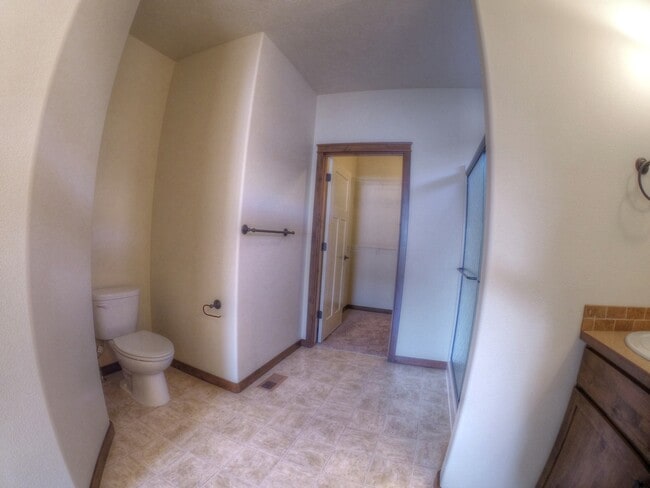 Building Photo - 2 Story in The Landings!